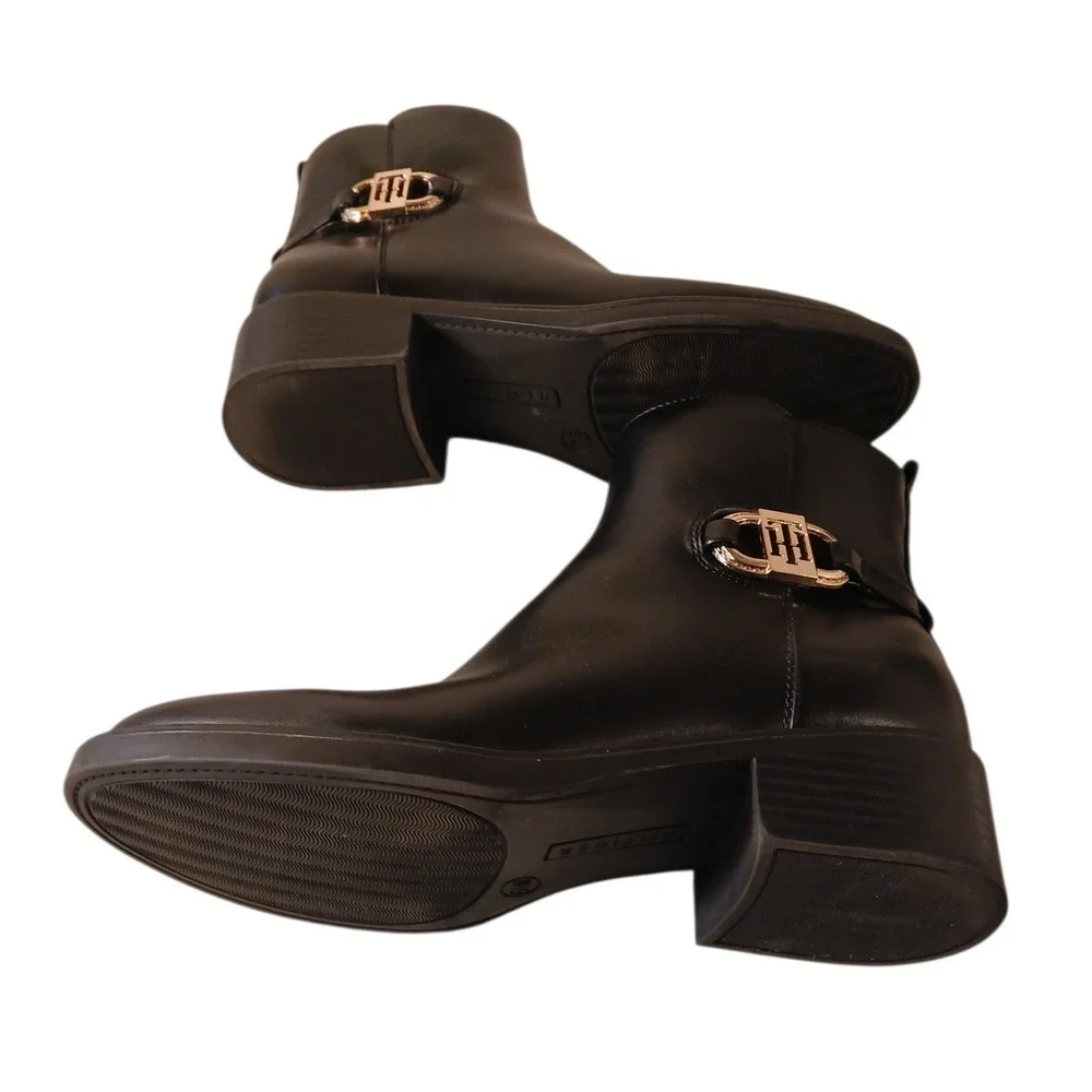 Tommy‎ Hilfiger Black Leather Ankle Boots Women's 6.5 Side Zip Gold TH Logo - Picture 14 of 16